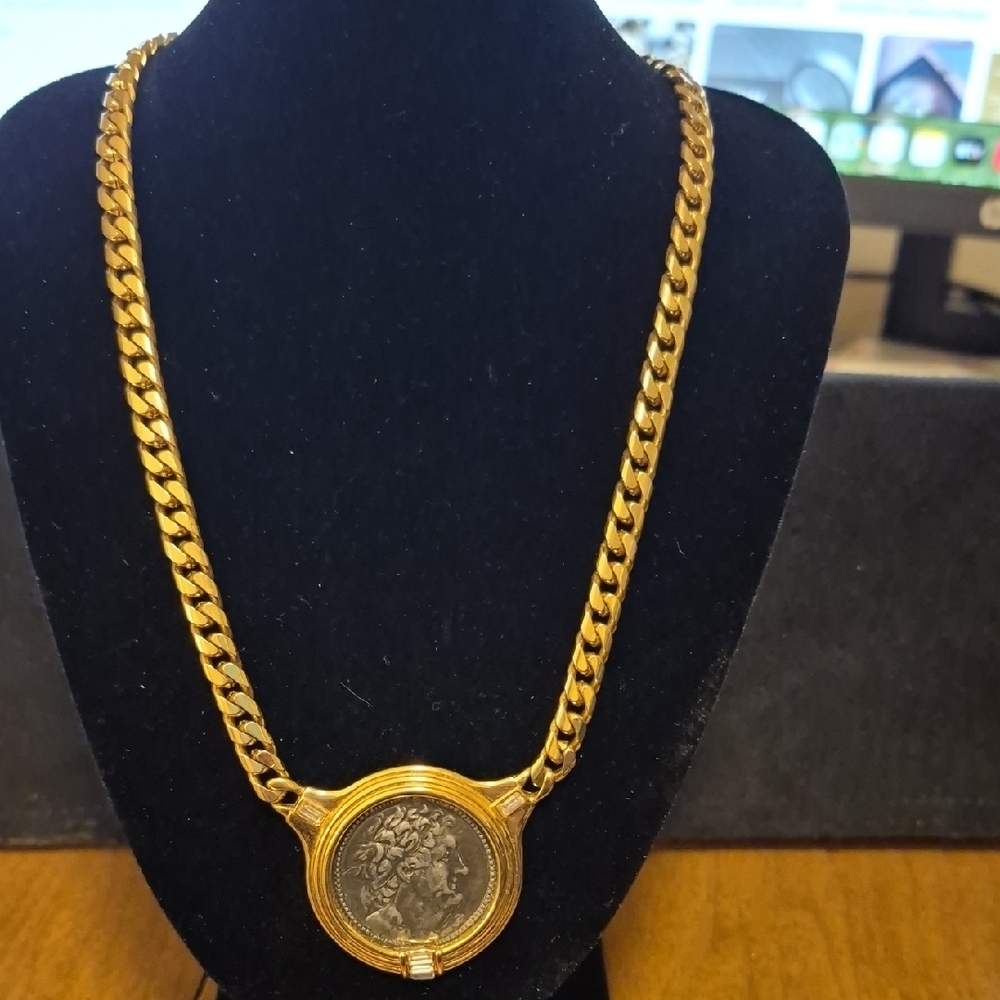 Vintage TAT Gold Tone Miami Curb Link Chain Necklace w/Roman Coin Medallion